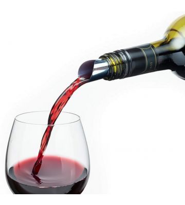 Vinata Dordo wijnschenker opgerold in fles wijn waarmee een wijnglas wordt gevuld vanaf de rechterkant